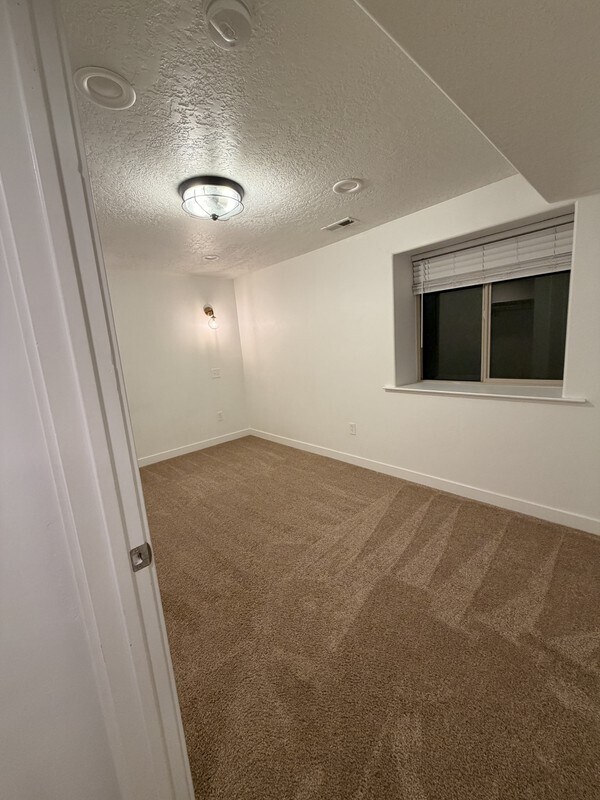 Building Photo - 655 S Sunset Dr