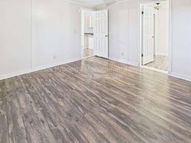 Building Photo - 15 Hayfield Ln