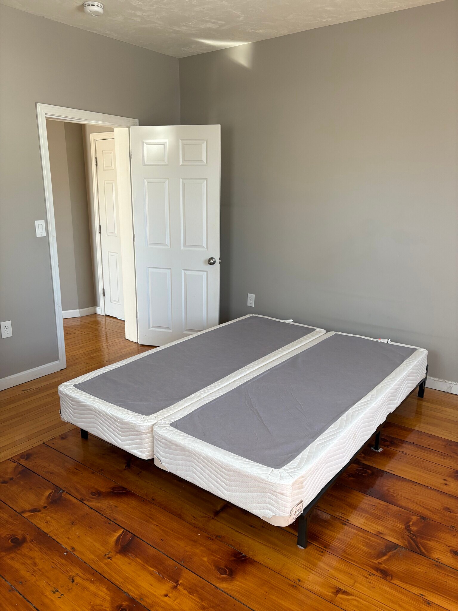 Building Photo - 18 Upham St