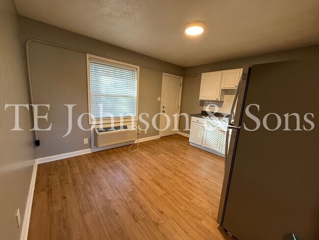 Building Photo - Sterling Pointe Apartments – Updated 2 Bedroom Living in West End Winston-Salem