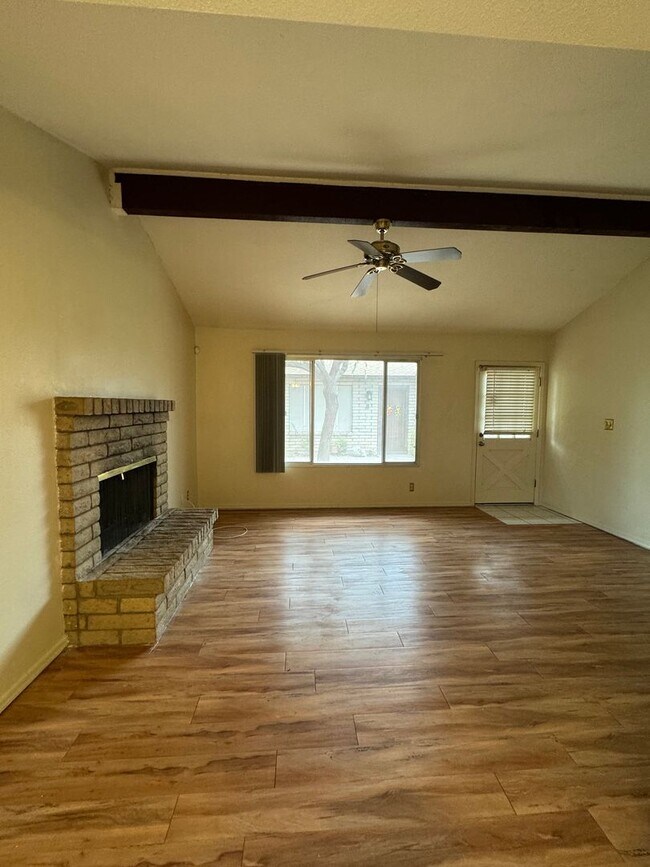Building Photo - 1153 E Vaughn St
