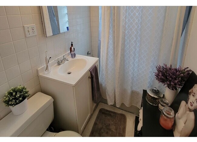 Building Photo - 3701 N Hoyne Ave