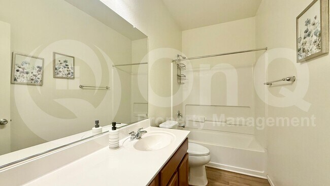 Building Photo - 5215 S 18th Pl