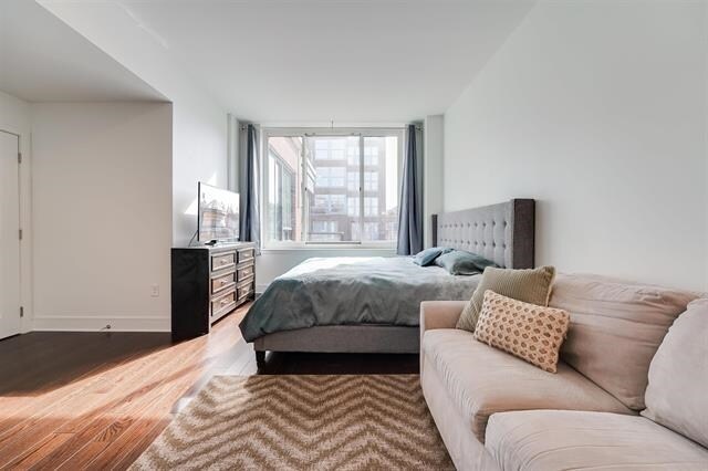 Building Photo - 1100 Maxwell Ln