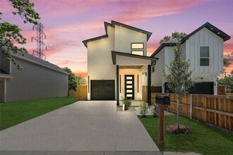 Building Photo - 420 N Moore St