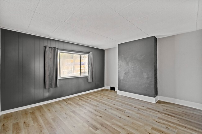 Building Photo - Gorgeous 4 bedroom home in Pittsburgh avai...