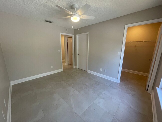 Building Photo - ANNUAL RENTAL - 2 BED/2BATH AT OASIS