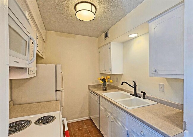 Building Photo - 47 Monet Ct NW
