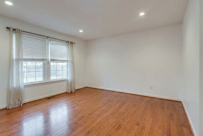 Building Photo - 3000 Hillsboro Pike