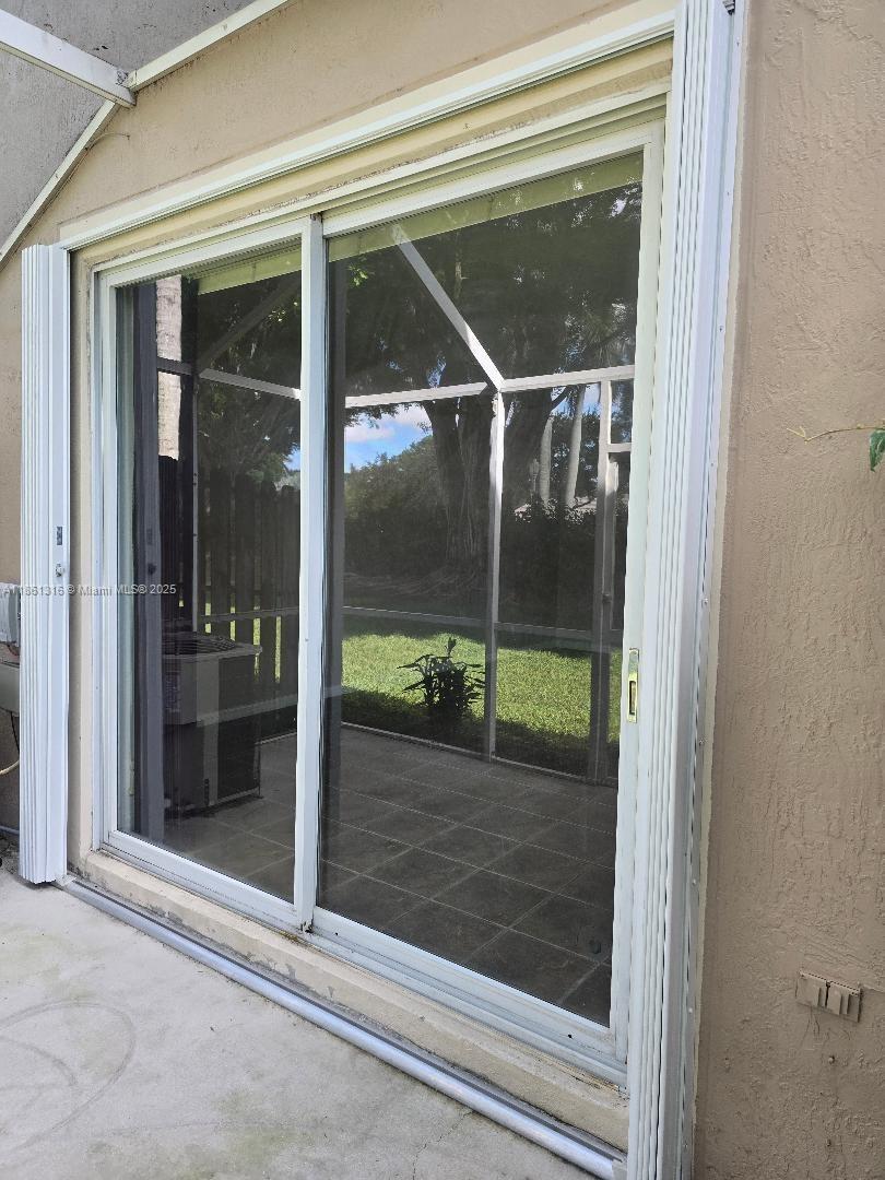 Building Photo - 2082 Madeira Dr
