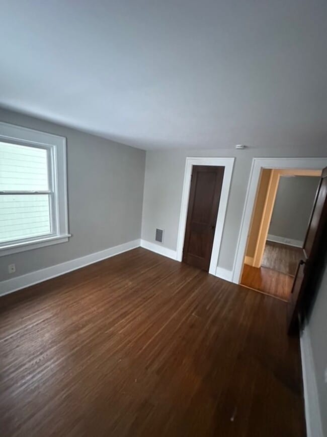 Building Photo - 93 Tryon Park