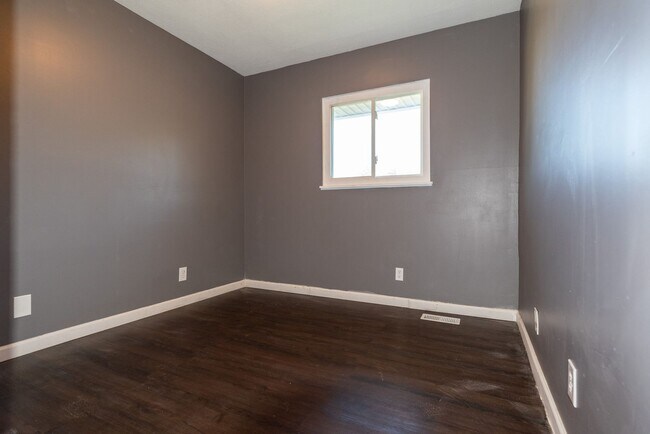 Building Photo - This charming 5-bedroom, 2-bathroom home is available for $2,000/month.
