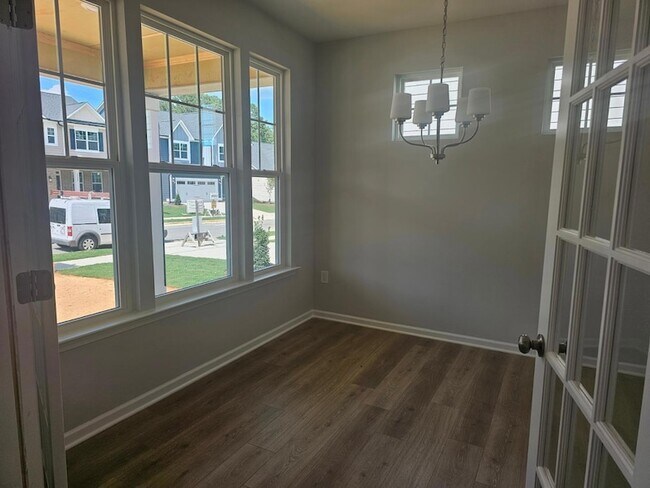 Building Photo - 3127 Armeria Dr