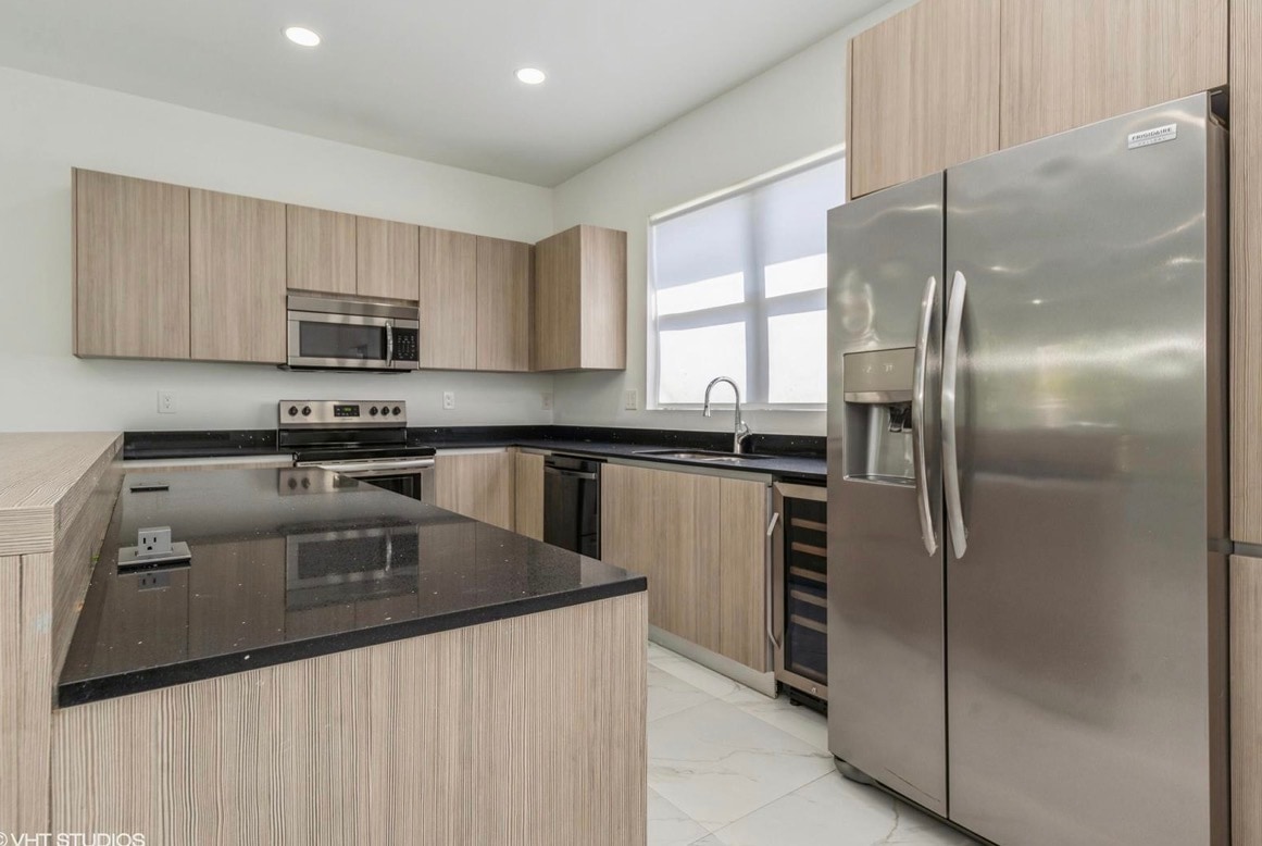 Building Photo - 6151 SW 36th Ct