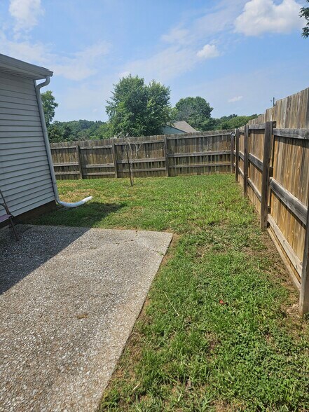 Building Photo - 939 Patio Dr