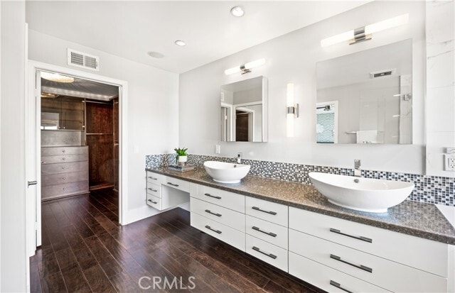 Building Photo - 4 Chandon