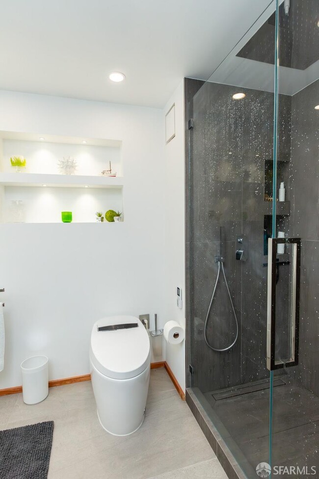 Building Photo - 1800 Washington St