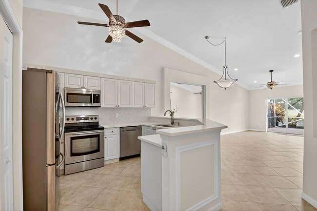 Building Photo - 9849 Baywinds Blvd