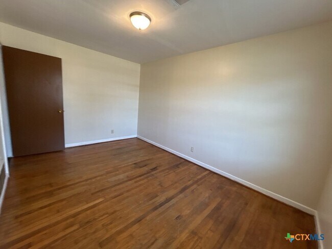 Building Photo - 310 Prather Dr