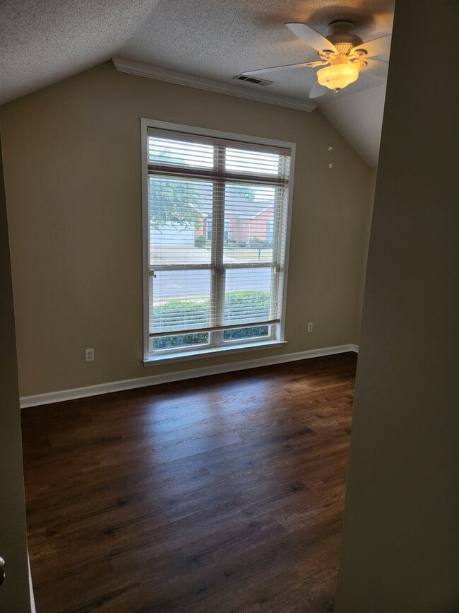 Building Photo - 9841 Lenox Ln