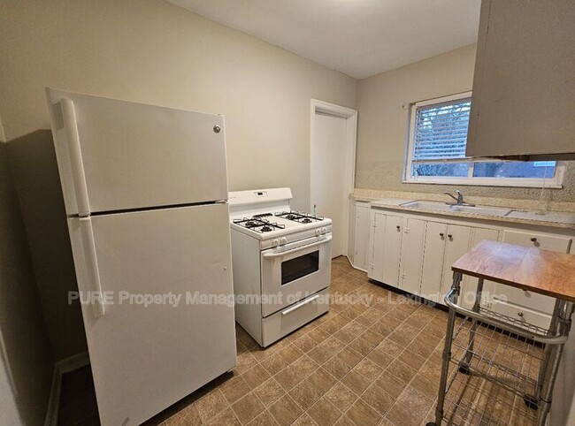 Building Photo - 115 Delmont Dr