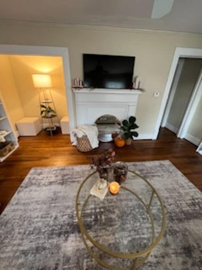 Building Photo - 2 Bed Duplex Corner of Armstrong and Samford