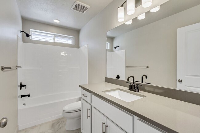 Building Photo - 3 Bedroom 2.5 Bathroom Home in Eagle Mountain!