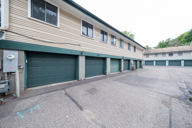 Building Photo - 2708 Terraceview Ct