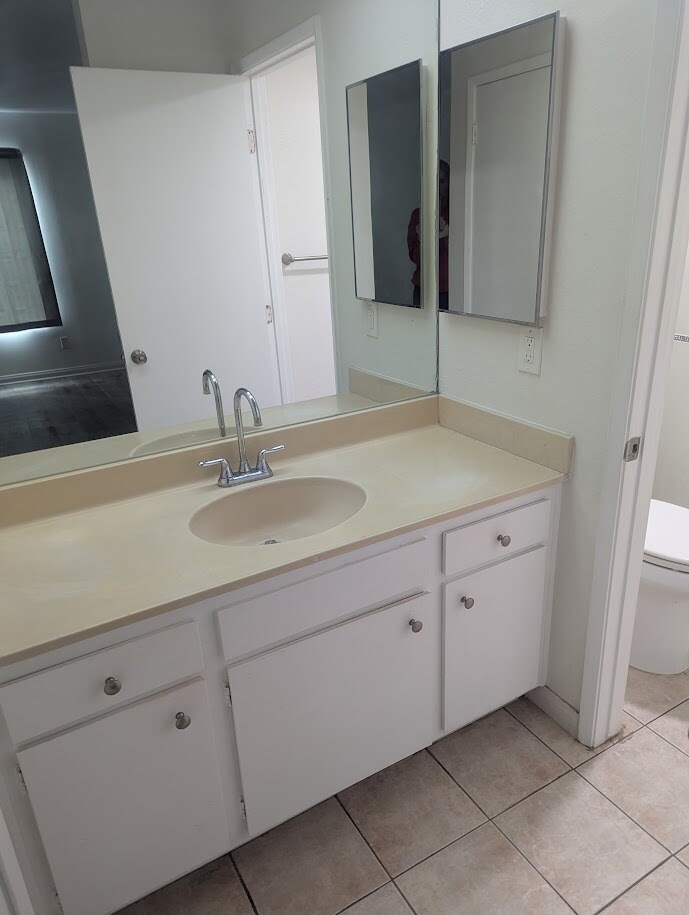 Building Photo - 1046 Canal St