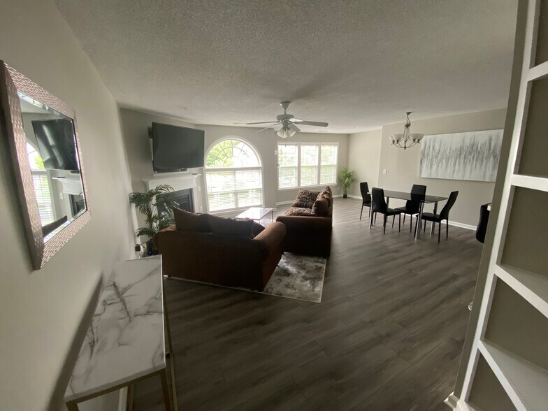 Open concept living, dining, and kitchen - 4305 Timberbrooke Dr