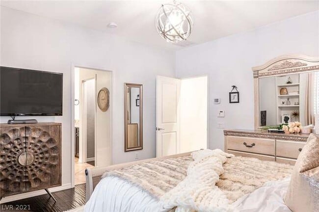 Building Photo - Stunning 3-bedroom, 2.5-bathroom home loca...