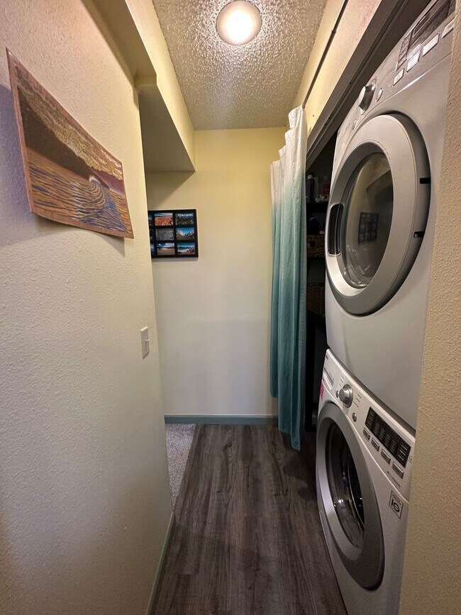 Building Photo - "Rare Opportunity" 3 bedroom 2 bath in the...
