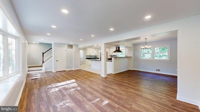 Building Photo - 6602 Greenview Ln