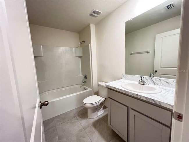 Building Photo - 586 W Twisted Oaks Dr