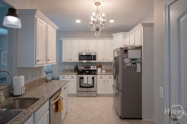 Building Photo - 4 Gresham Ln