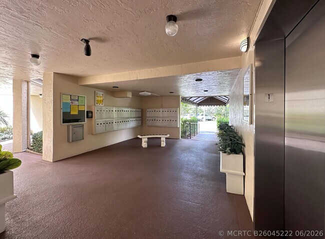 Building Photo - 3154 Via Poinciana