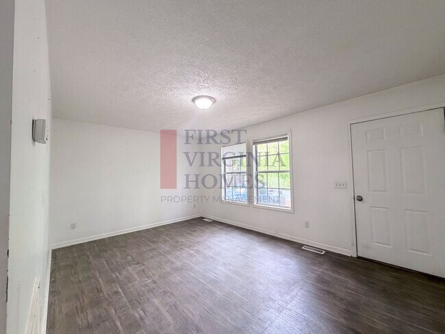 Building Photo - 2Bed/1 Bath Rental Lake Monticello