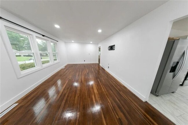 Building Photo - 406 7th St Terrace