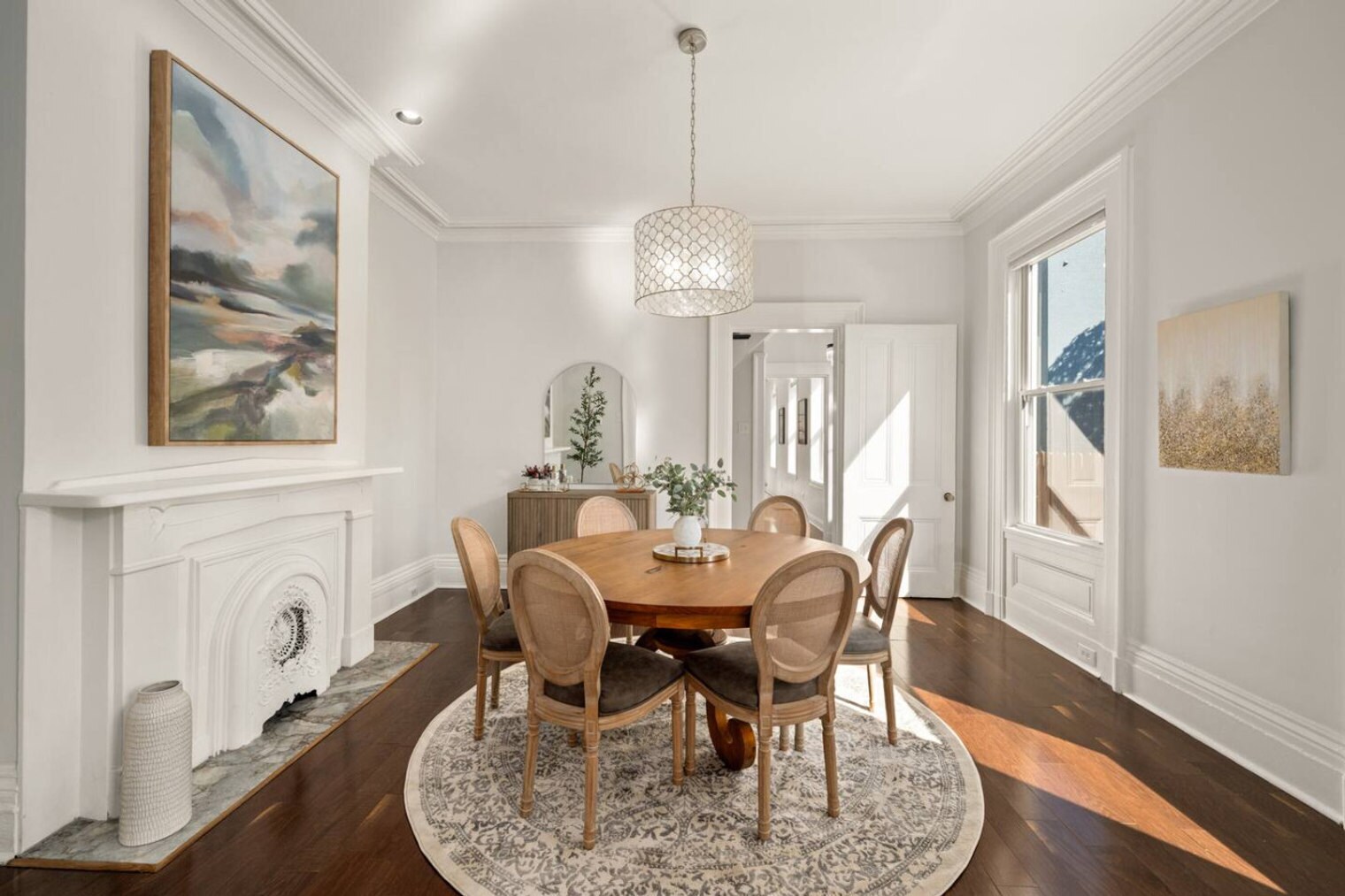 Building Photo - 516 E 12th St