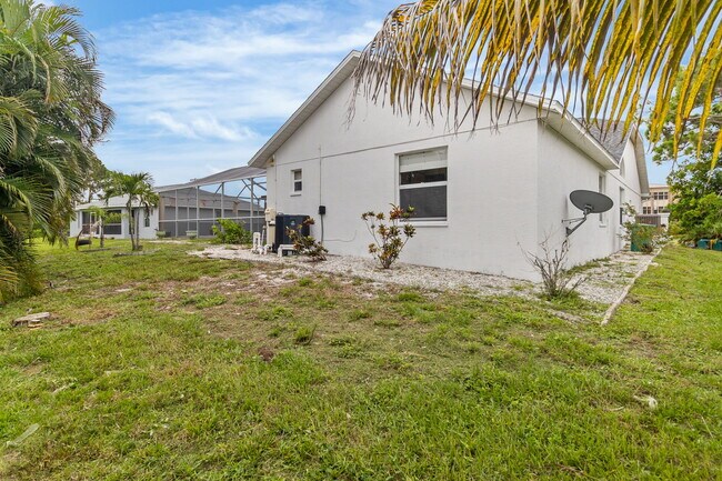 Building Photo - 1040 Bay Harbor Dr