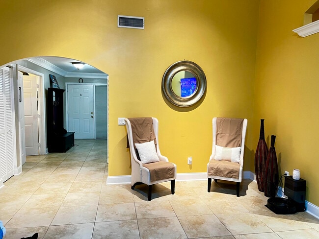 Building Photo - 190 Temple Ave