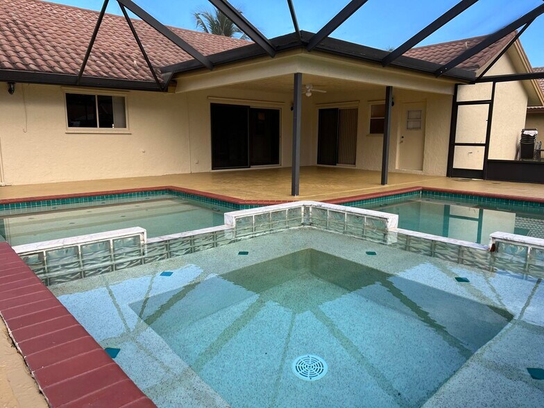Building Photo - 9775 Sun Pointe Dr