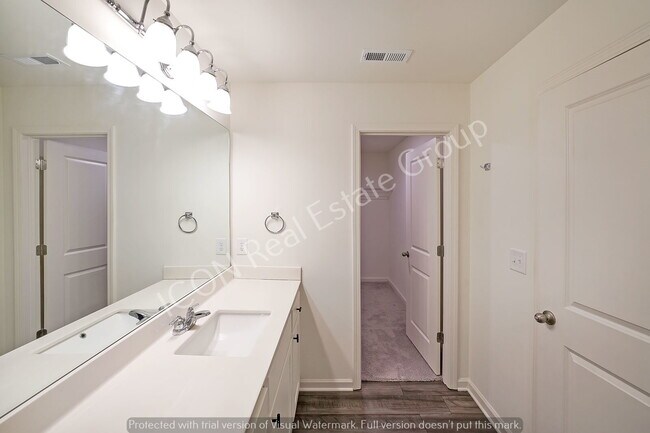 Building Photo - 3/2.5 Townhouse close to 41 and downtown