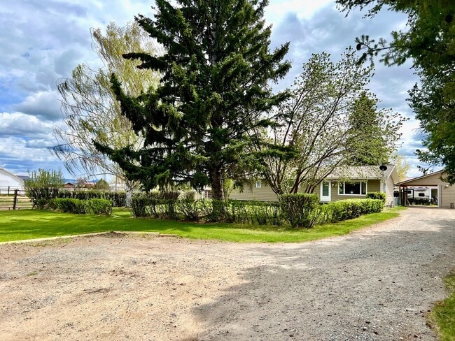 Building Photo - Pet Friendly 2 Bed 2 Bath Single Family Home With Garage, Private Deck and Big Yard!