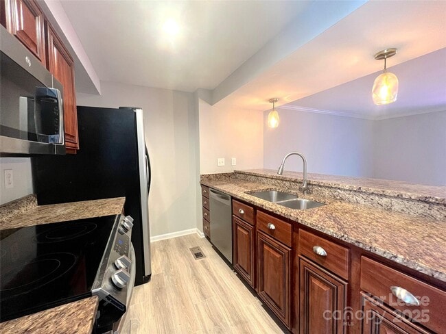 Building Photo - 1317 Maple Shade Ln