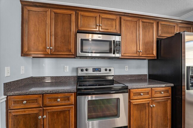Building Photo - 570 Lory Ln