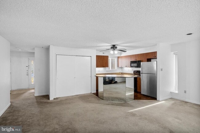 Building Photo - 835 Chanticleer