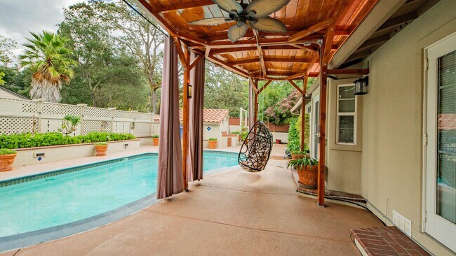 Building Photo - 22 Greengate Ct