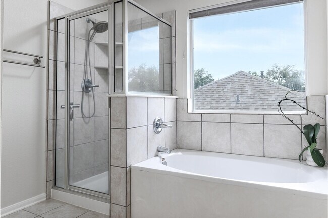 Building Photo - 24718 Crescent Run
