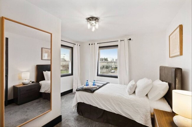 Building Photo - Beautifully Updated 3-Bedroom Home on a Corner Lot – Modern & Spacious!